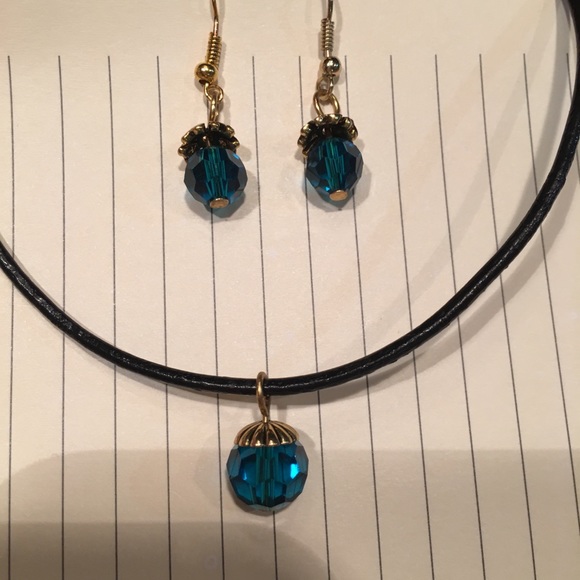 🆕Blue crystal necklace & earrings set NWT - Picture 4 of 8